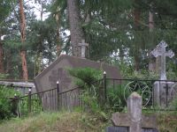 Zarasų kapinių paminklas ir kryžiai